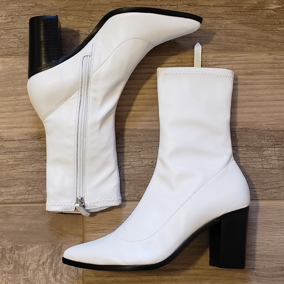 SOLD! NWT SCHUTZ White Carini Leather Boots - Picture 5 of 8